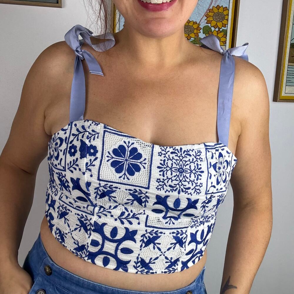 Maeve Bow-Strap Embroidered Tile-Print Cropped Tank Medium